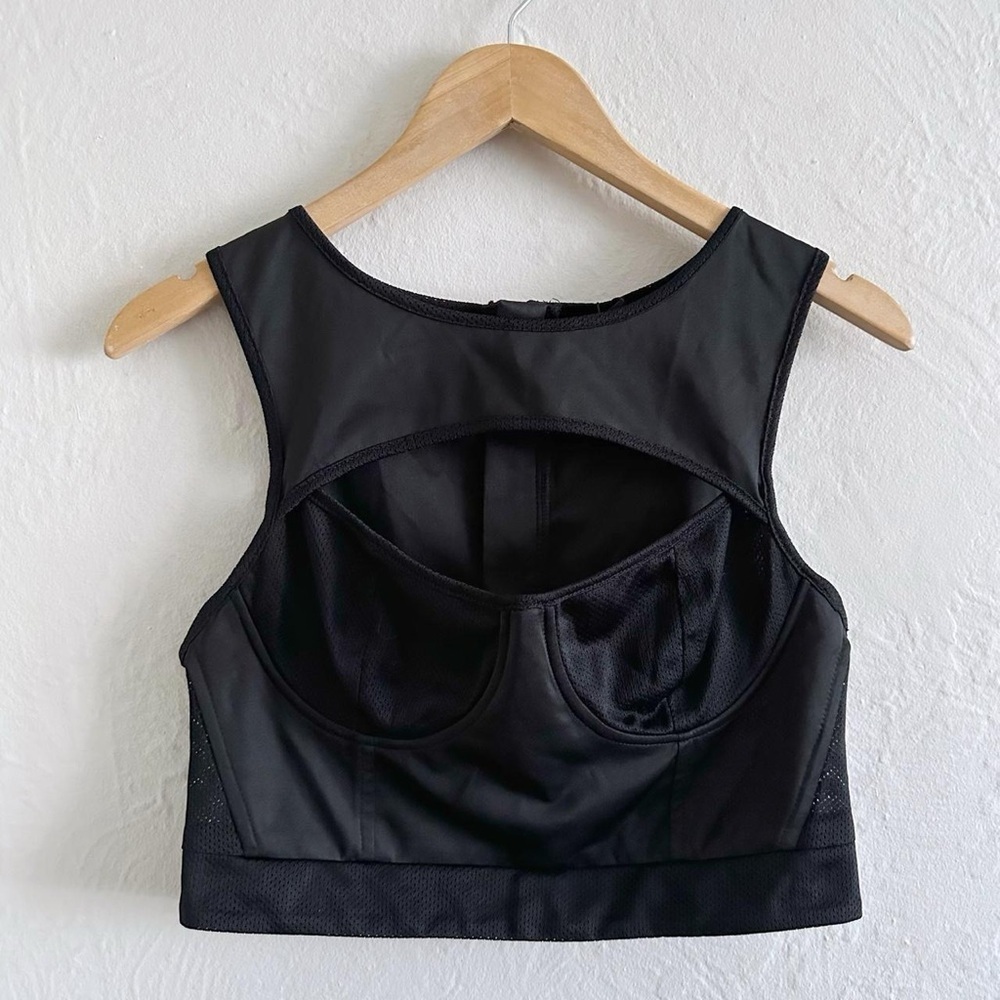 BLQ.MKT Blaque Market Cut Out Black Crop Top Size L